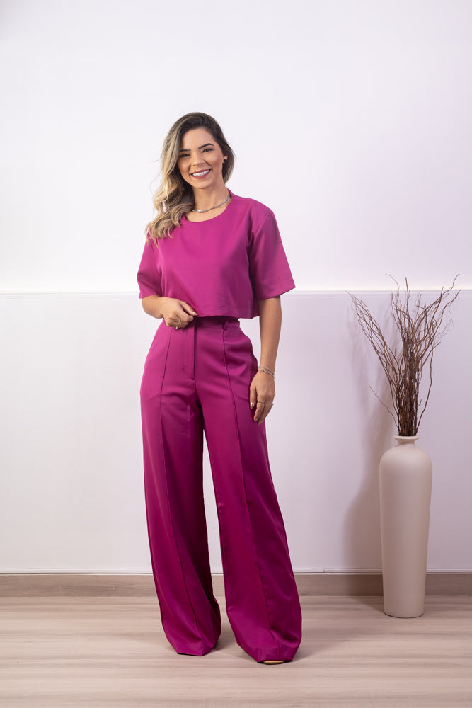 Conjunto Feminino em Alfaiataria Cropped e Calça