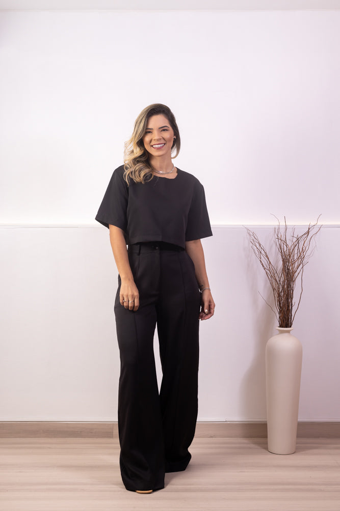 Conjunto Feminino em Alfaiataria Cropped e Calça